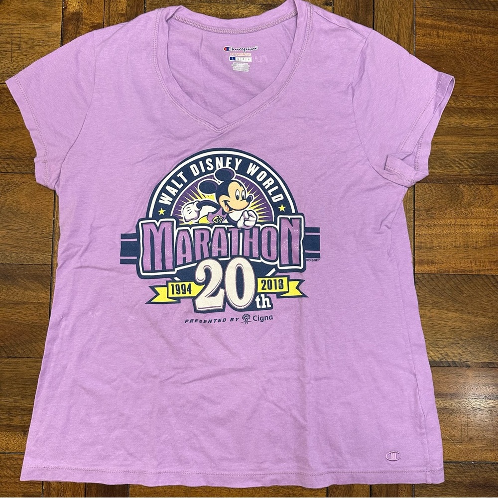 DISNEY / CHAMPION RUN DISNEY 2013 MARATHON T-SHIRT WOMENS LARGE V NECK PURPLE